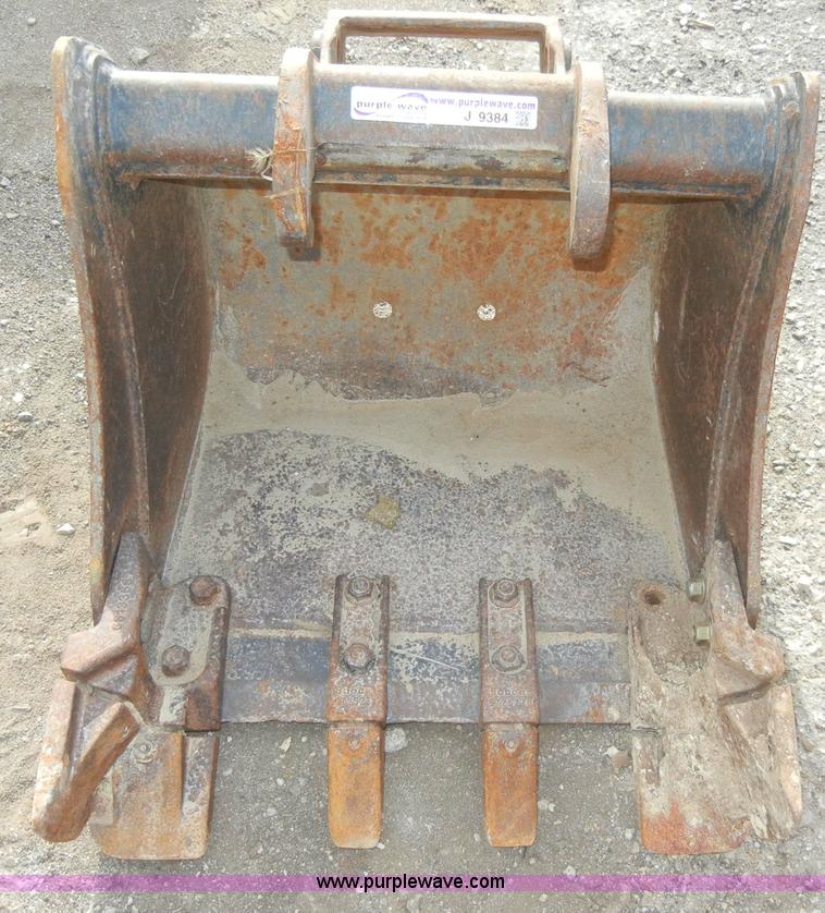 Bobcat compact excavator bucket in Tonganoxie, KS Item J9384 sold