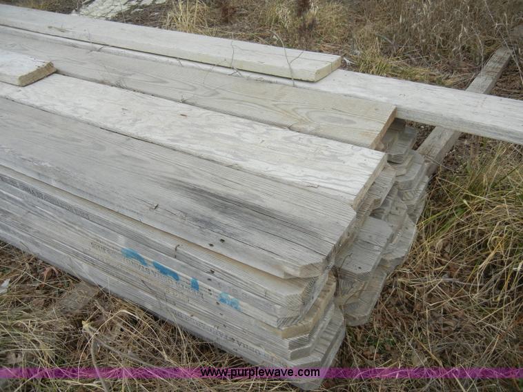 image for item J9407 Approximately 44 OSHA Standard scaffolding planks