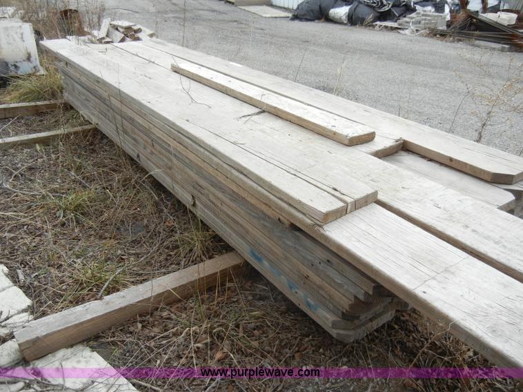 image for item J9407 Approximately 44 OSHA Standard scaffolding planks