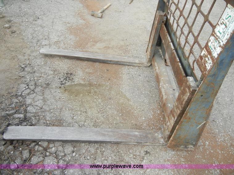 image for item J9411 Pallet forks