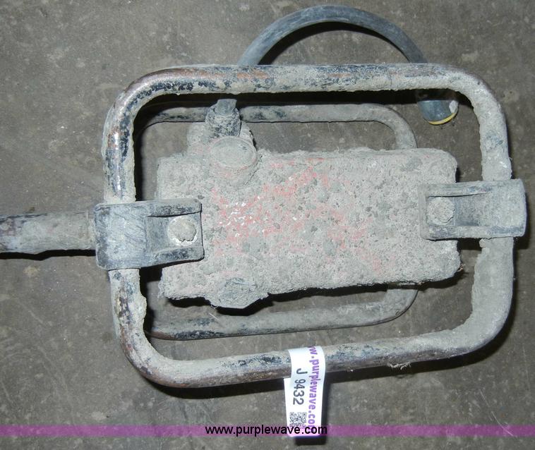 image for item J9432 Concrete vibrator
