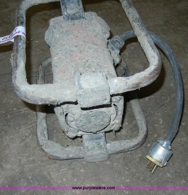 image for item J9432 Concrete vibrator