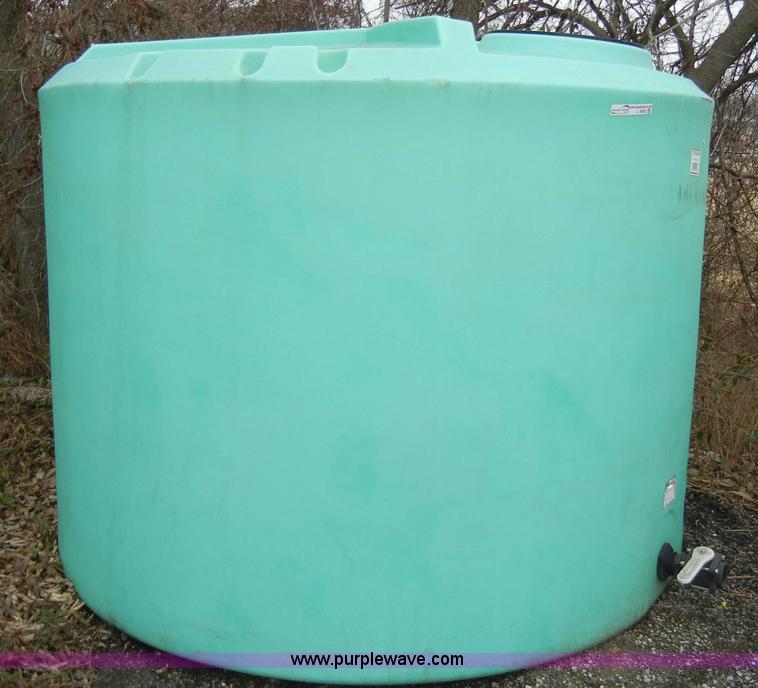 image for item J9435 1,500 gallon vertical water tank