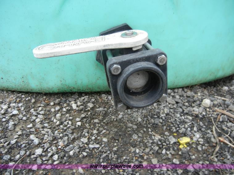 image for item J9435 1,500 gallon vertical water tank