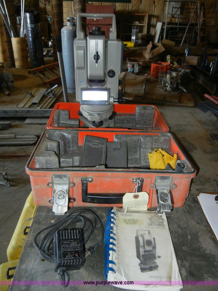 image for item J9475 Sokkia SET5F laser