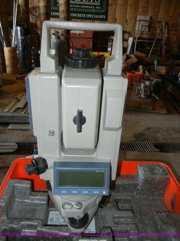 image for item J9475 Sokkia SET5F laser