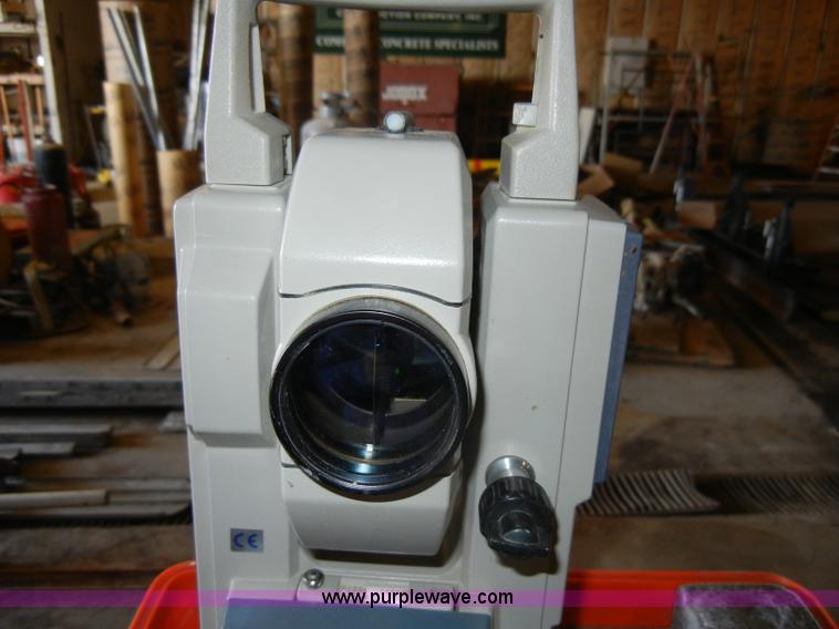 image for item J9475 Sokkia SET5F laser