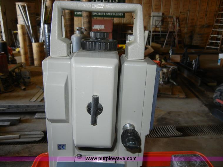 image for item J9475 Sokkia SET5F laser