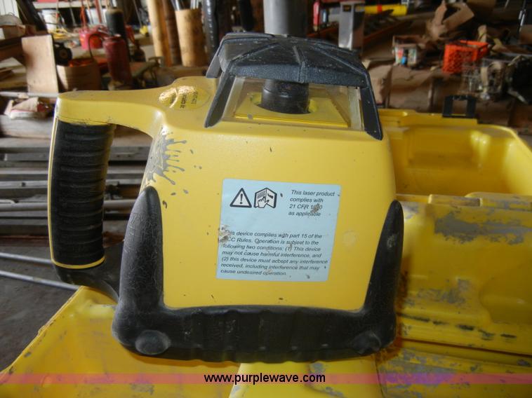 image for item J9479 Leica Rugby 100LR laser