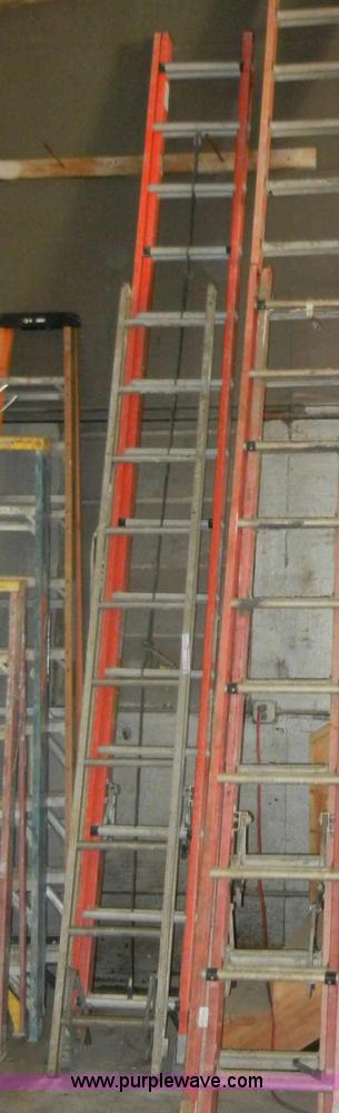 image for item J9489 (2) extension ladders