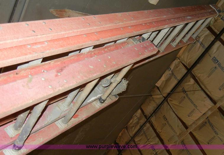 image for item J9489 (2) extension ladders