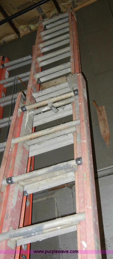 image for item J9489 (2) extension ladders