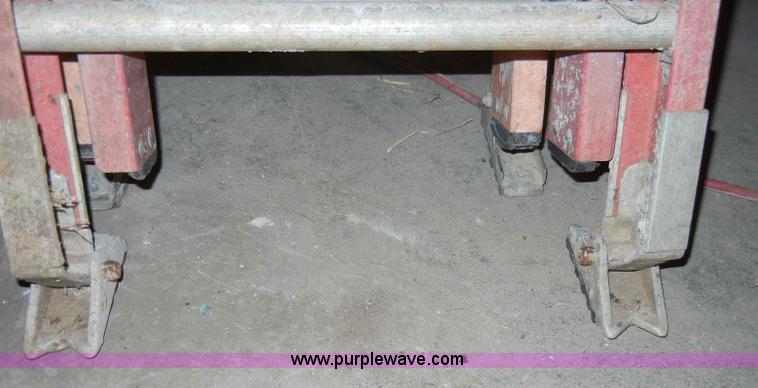 image for item J9489 (2) extension ladders