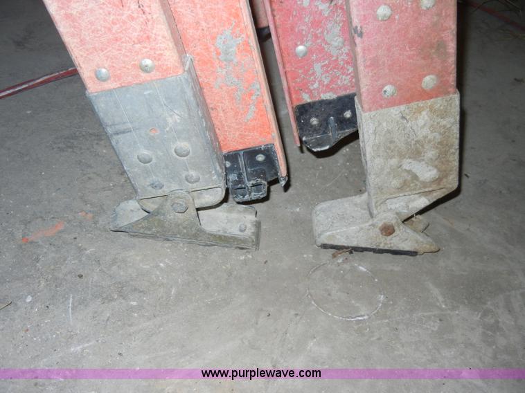 image for item J9489 (2) extension ladders