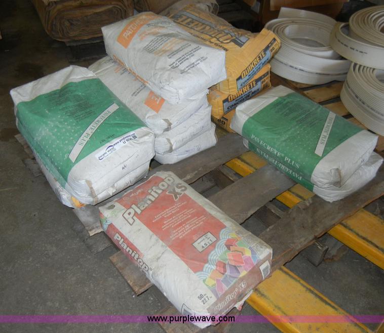 (13) bags of concrete patch mix in Tonganoxie, KS | Item U9796 sold ...