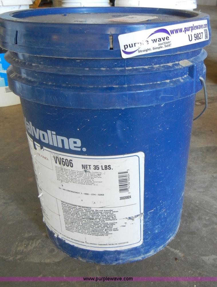 35 lbs of Valvoline general multi purpose grease in Tonganoxie, KS
