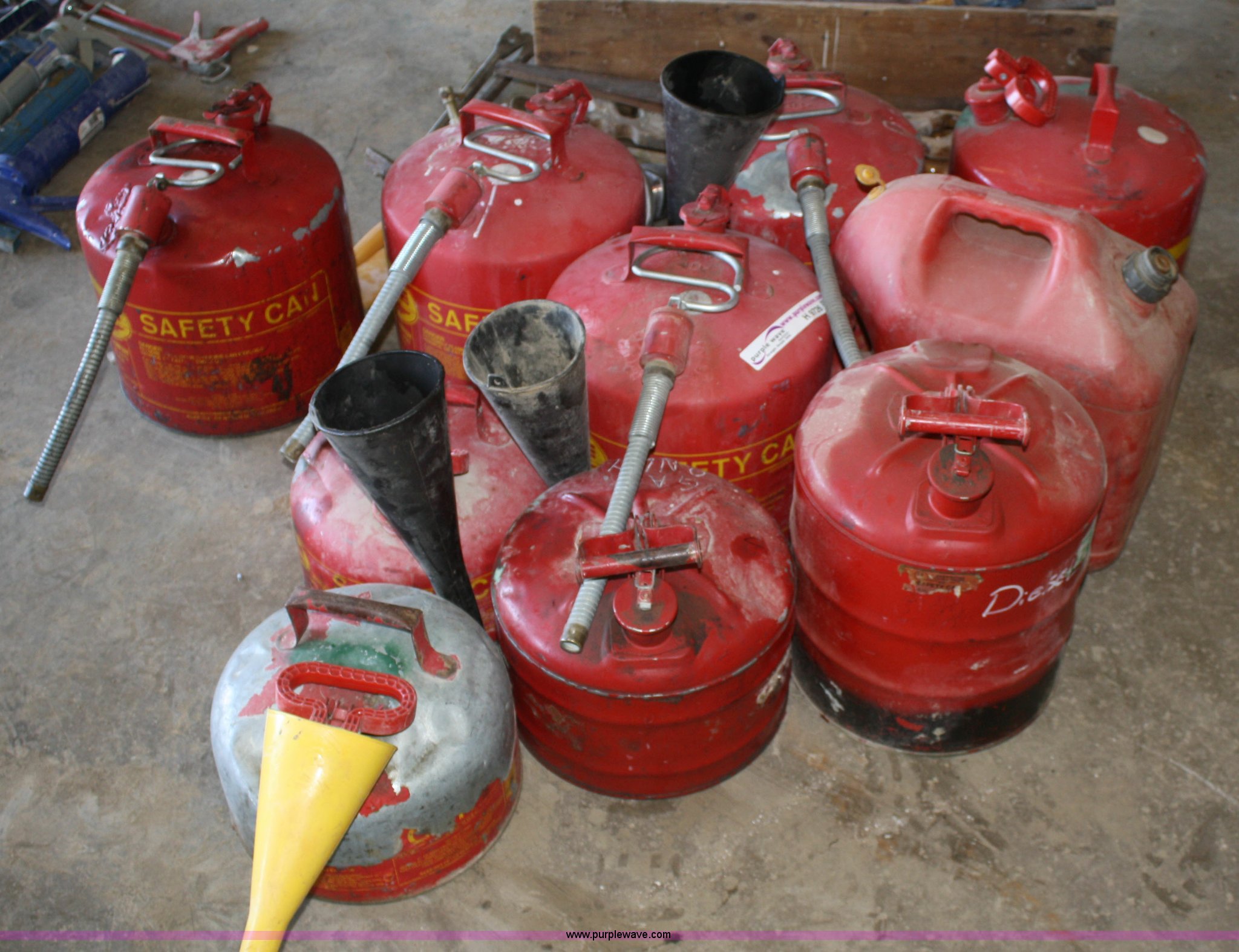 (10) gas cans in Tonganoxie, KS Item H9726 sold Purple Wave