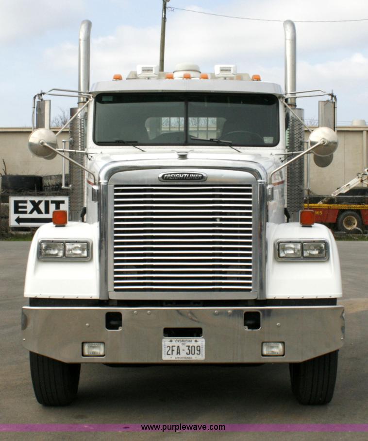 image for item A4942 2005 Freightliner FLD120SD semi truck