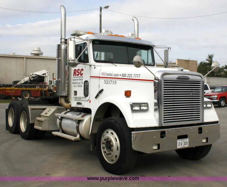 image for item A4942 2005 Freightliner FLD120SD semi truck