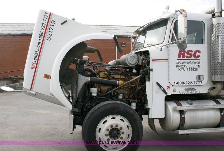 image for item A4942 2005 Freightliner FLD120SD semi truck