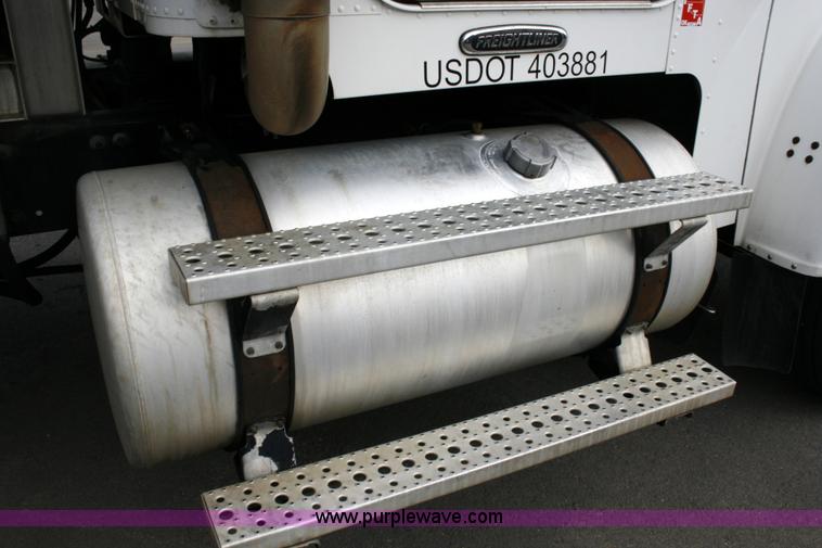 image for item A4942 2005 Freightliner FLD120SD semi truck