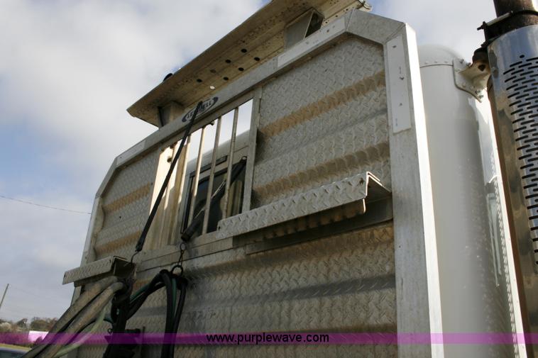 image for item A4942 2005 Freightliner FLD120SD semi truck