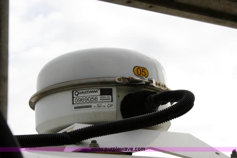 image for item A4942 2005 Freightliner FLD120SD semi truck