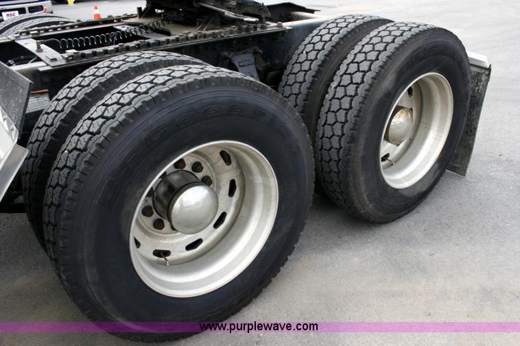 image for item A4942 2005 Freightliner FLD120SD semi truck