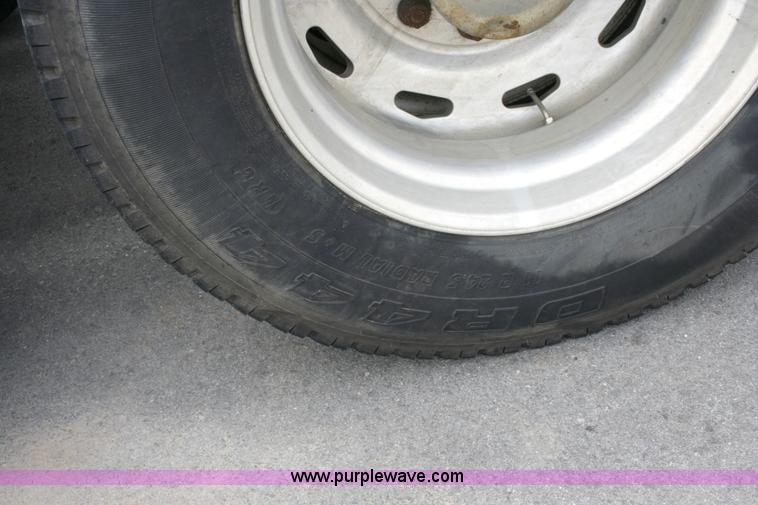 image for item A4942 2005 Freightliner FLD120SD semi truck