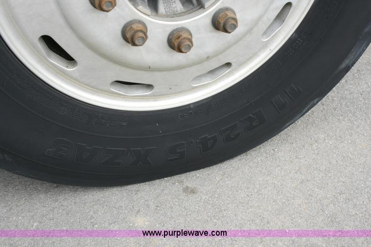 image for item A4942 2005 Freightliner FLD120SD semi truck