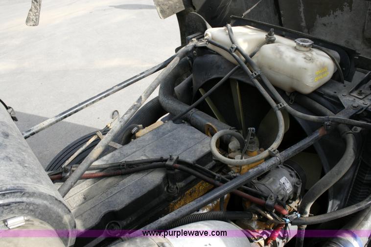 image for item A4942 2005 Freightliner FLD120SD semi truck