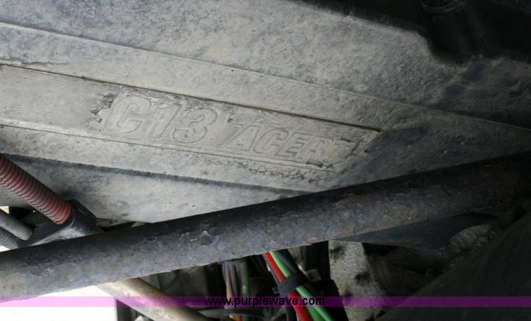 image for item A4942 2005 Freightliner FLD120SD semi truck