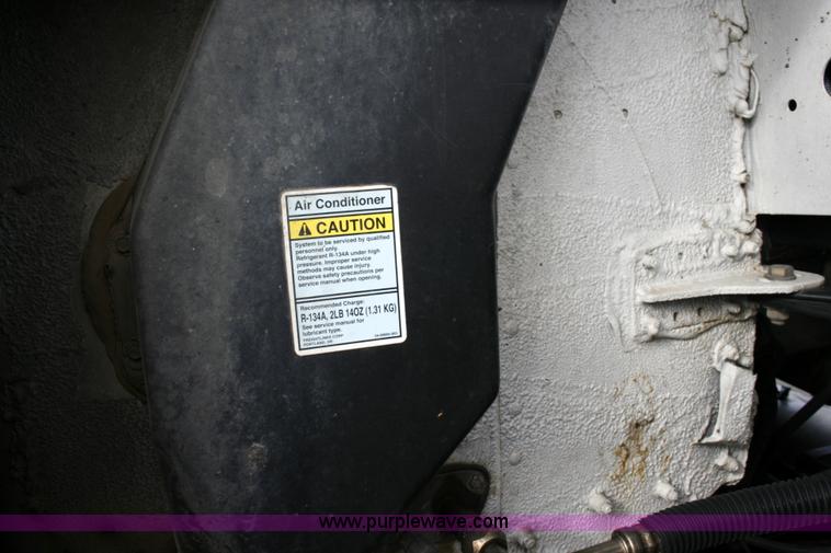 image for item A4942 2005 Freightliner FLD120SD semi truck