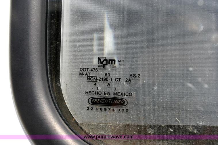 image for item A4942 2005 Freightliner FLD120SD semi truck