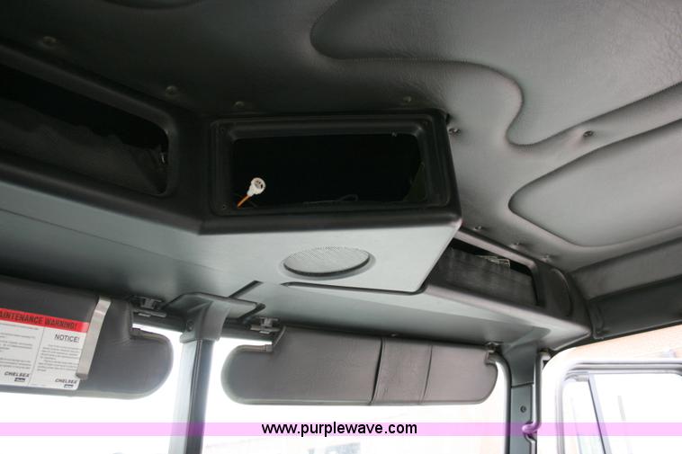 image for item A4942 2005 Freightliner FLD120SD semi truck