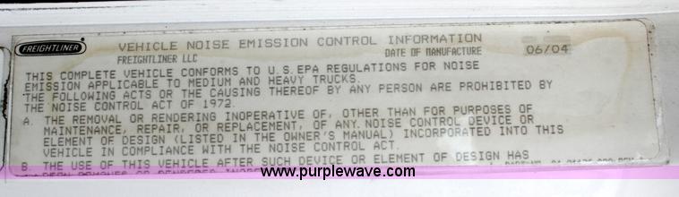 image for item A4942 2005 Freightliner FLD120SD semi truck