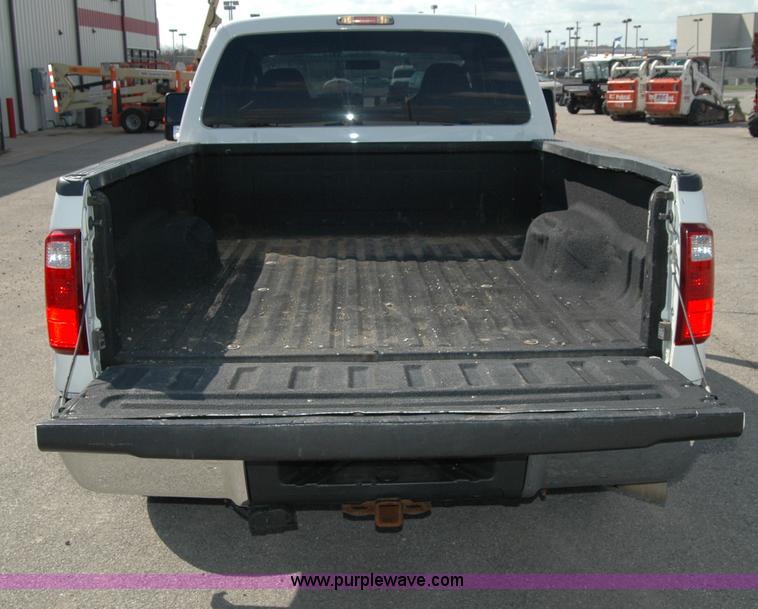 image for item A4945 2008 Ford F250 XLT Super Duty supercab pickup truck
