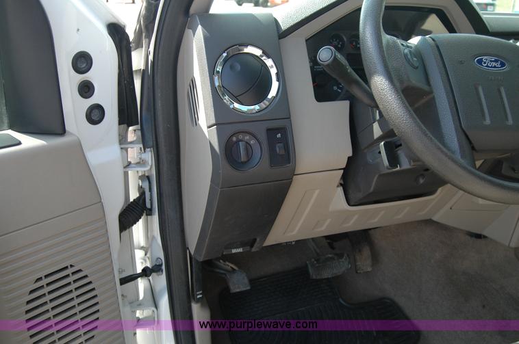 image for item A4945 2008 Ford F250 XLT Super Duty supercab pickup truck