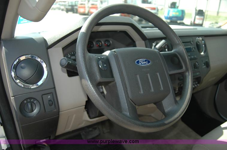 image for item A4945 2008 Ford F250 XLT Super Duty supercab pickup truck