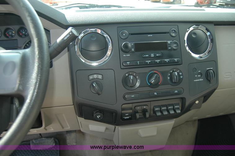 image for item A4945 2008 Ford F250 XLT Super Duty supercab pickup truck