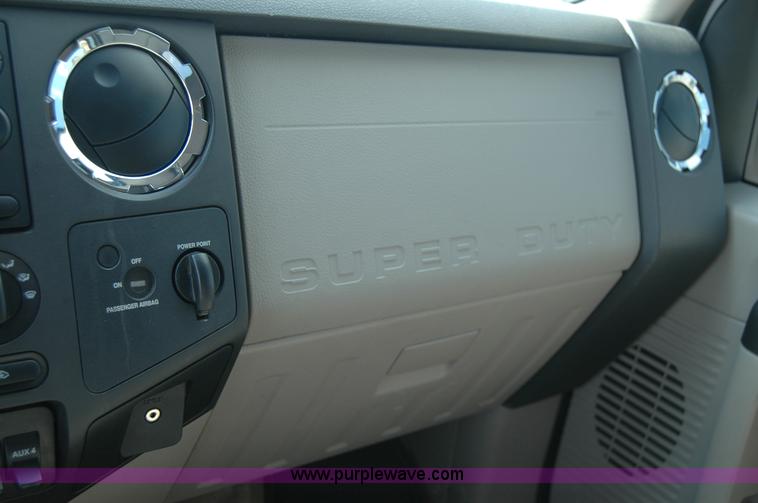 image for item A4945 2008 Ford F250 XLT Super Duty supercab pickup truck
