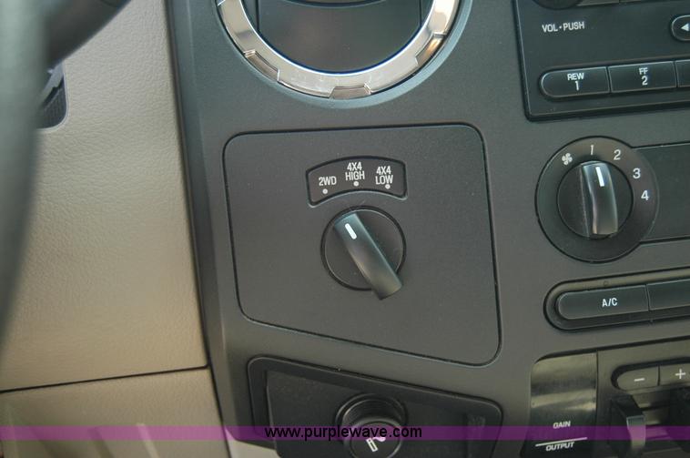 image for item A4945 2008 Ford F250 XLT Super Duty supercab pickup truck