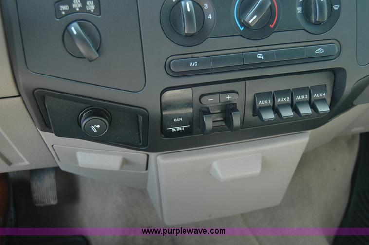 image for item A4945 2008 Ford F250 XLT Super Duty supercab pickup truck