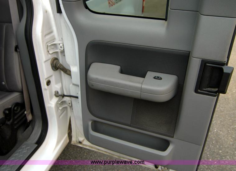 image for item A4946 2007 Ford F150 XLT SuperCab pickup truck