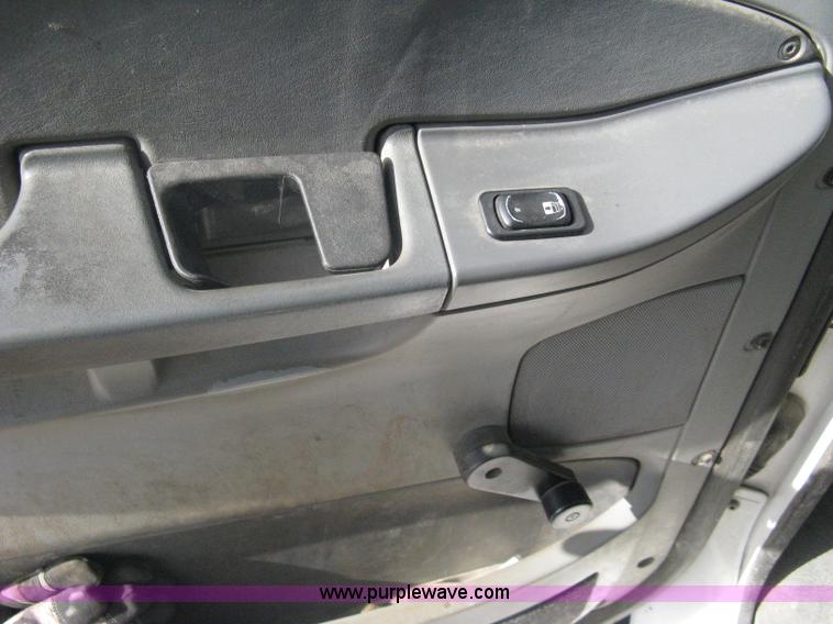 image for item A6121 2007 Freightliner Columbia-TA semi truck