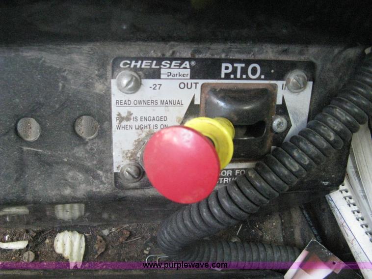 image for item A6121 2007 Freightliner Columbia-TA semi truck