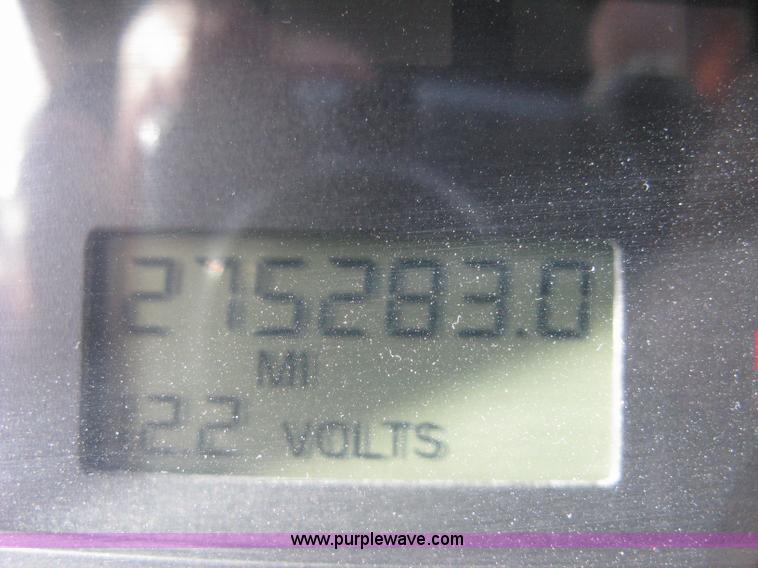 image for item A6121 2007 Freightliner Columbia-TA semi truck