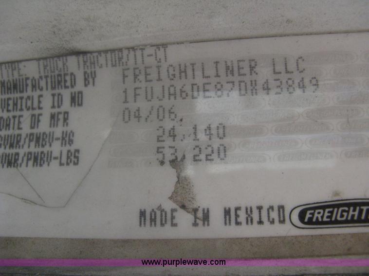 image for item A6121 2007 Freightliner Columbia-TA semi truck