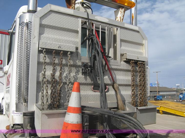 image for item A6121 2007 Freightliner Columbia-TA semi truck