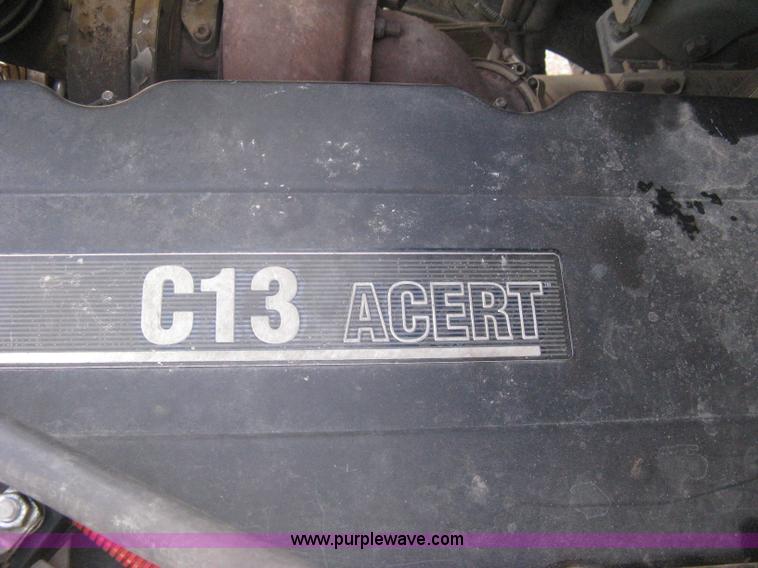 image for item A6121 2007 Freightliner Columbia-TA semi truck